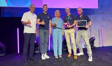 Das Bild zeigt von links nach rechts: Joachim Frangen, Anton Jung, Tanja Rückert, Maik Rabe und Hans Michael Krause. Sie freuen sich über die Auszeichnung.